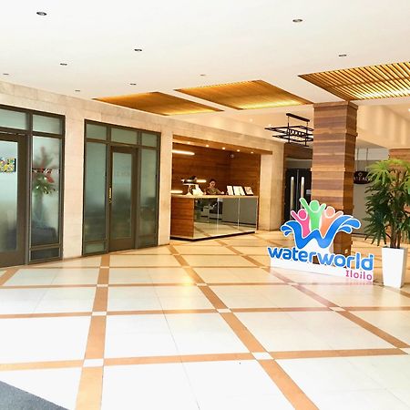 Eon Centennial Resort Hotel & Waterpark Iloilo Extérieur photo