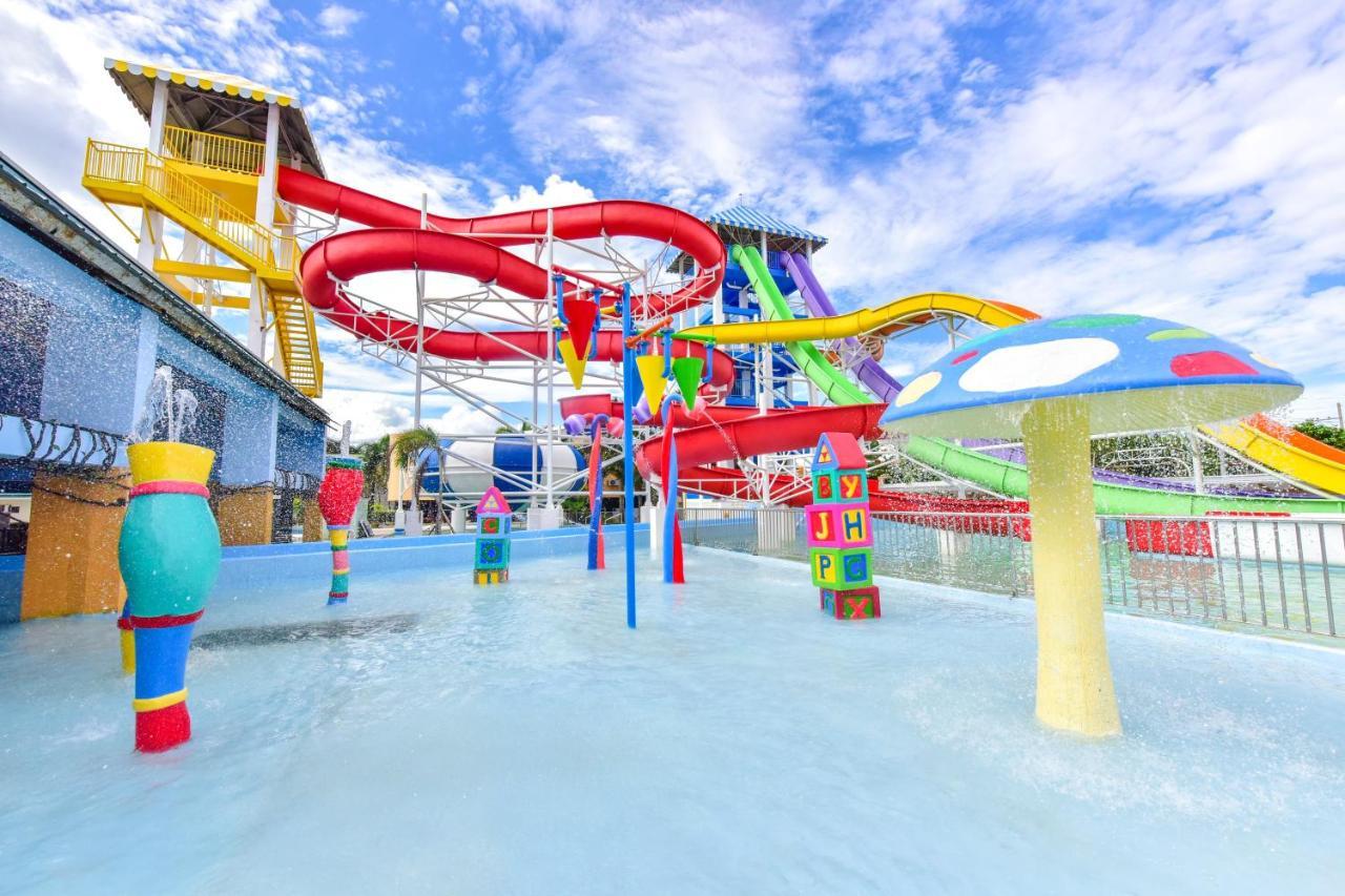 Eon Centennial Resort Hotel & Waterpark Iloilo Extérieur photo