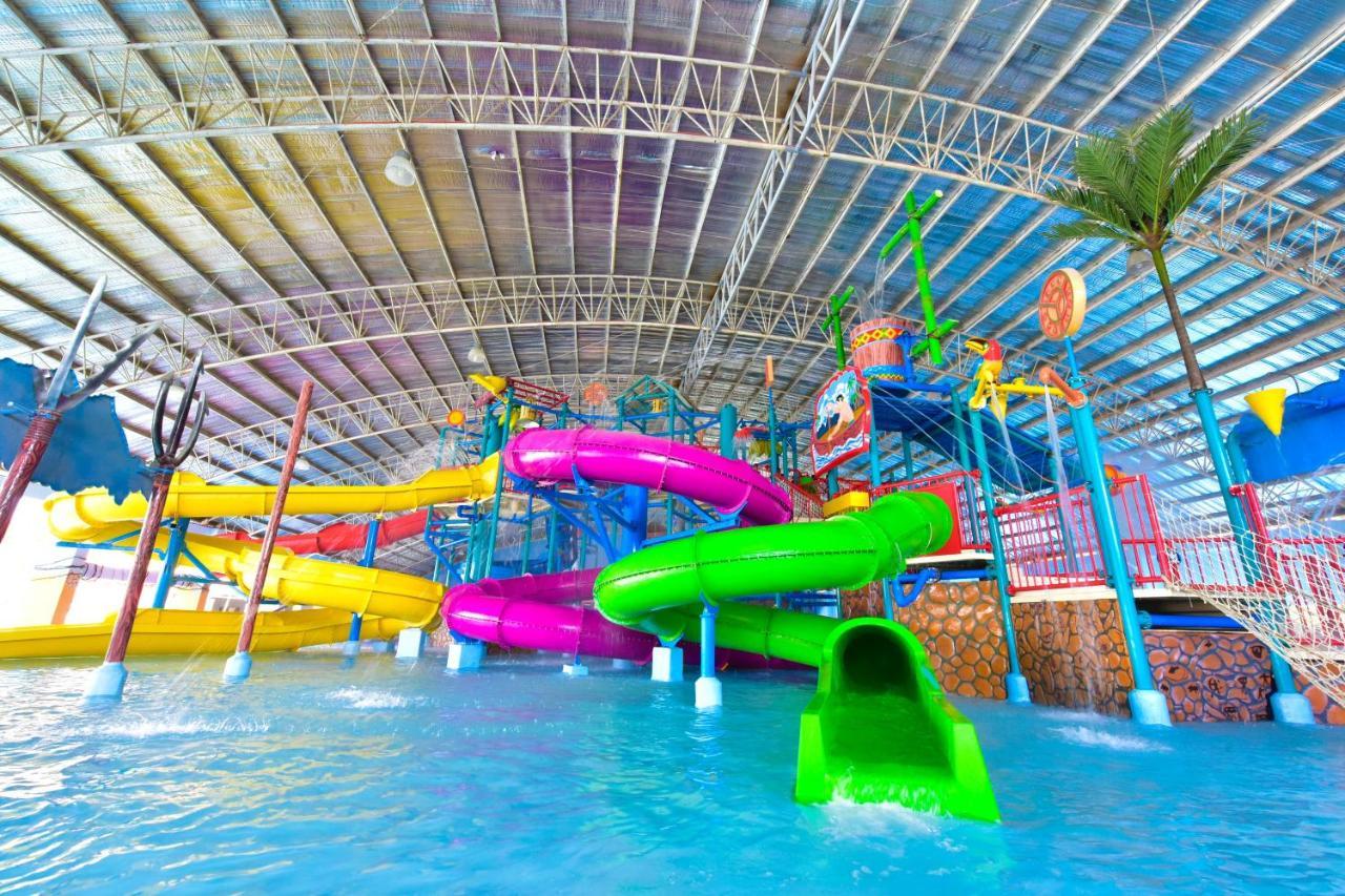 Eon Centennial Resort Hotel & Waterpark Iloilo Extérieur photo