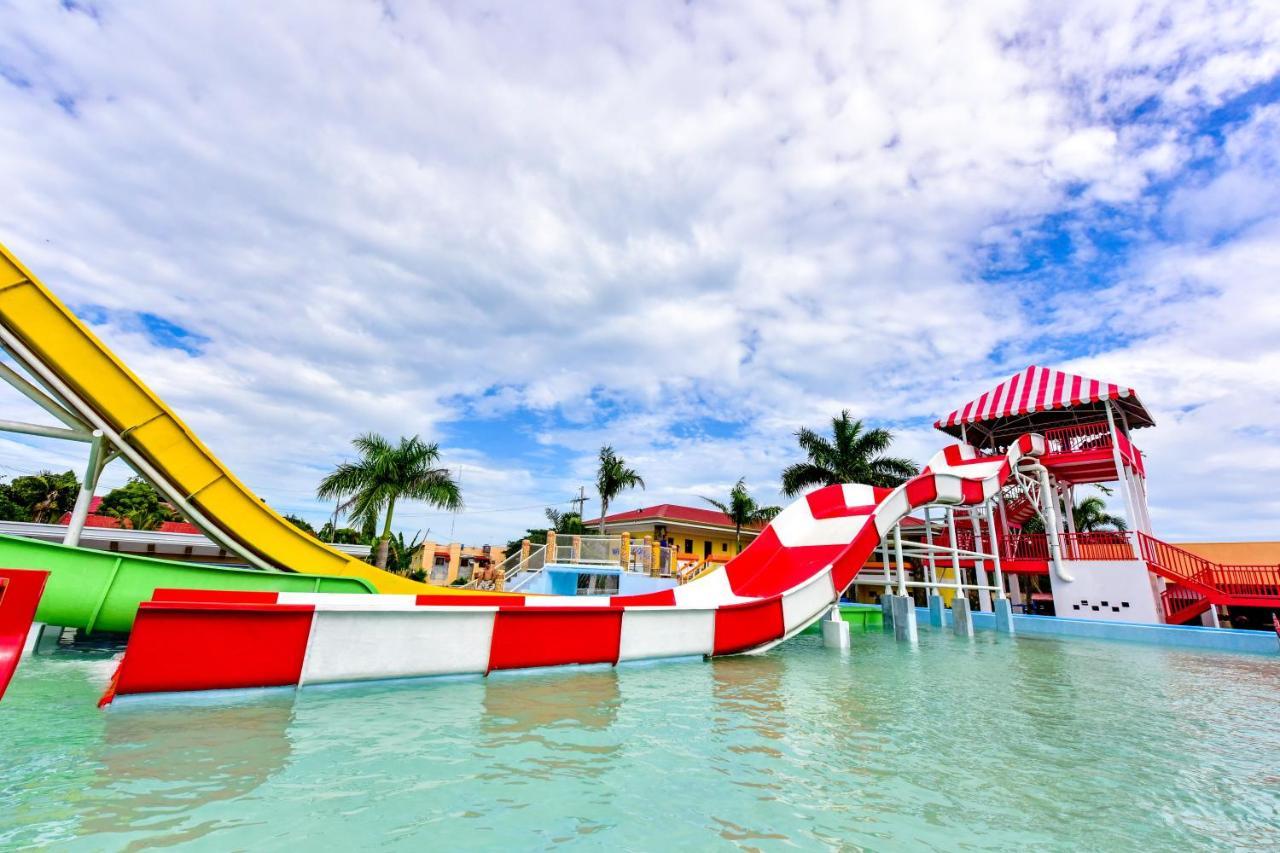 Eon Centennial Resort Hotel & Waterpark Iloilo Extérieur photo