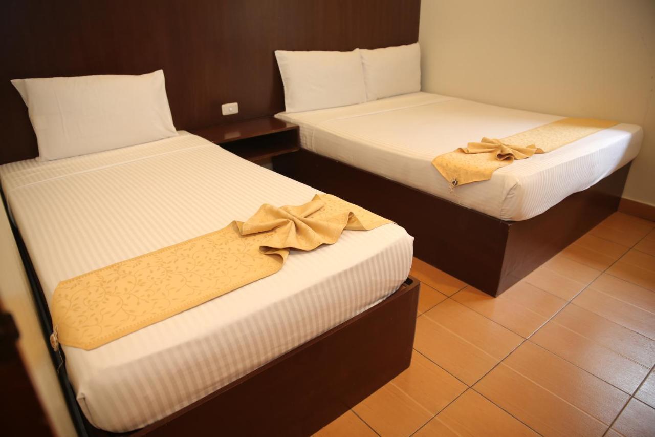 Eon Centennial Resort Hotel & Waterpark Iloilo Extérieur photo