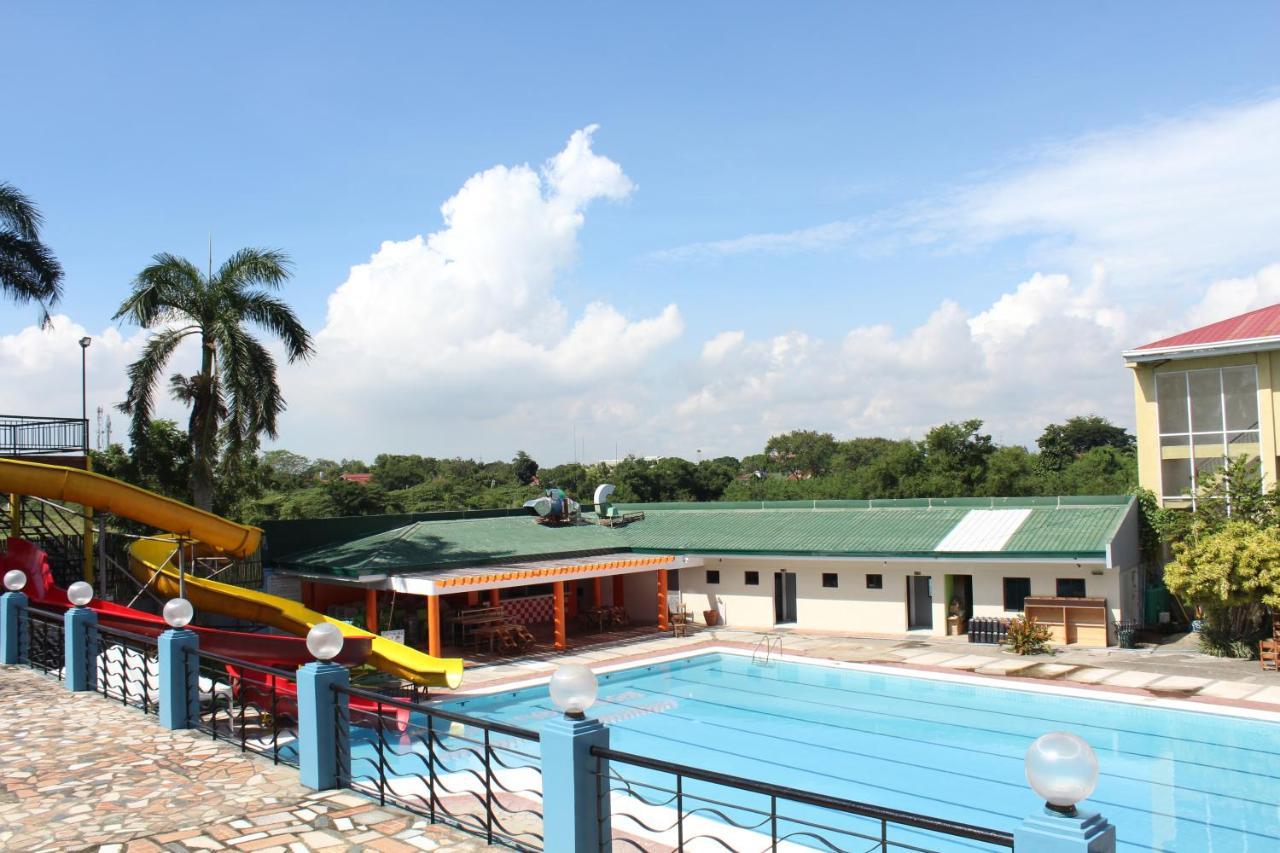Eon Centennial Resort Hotel & Waterpark Iloilo Extérieur photo