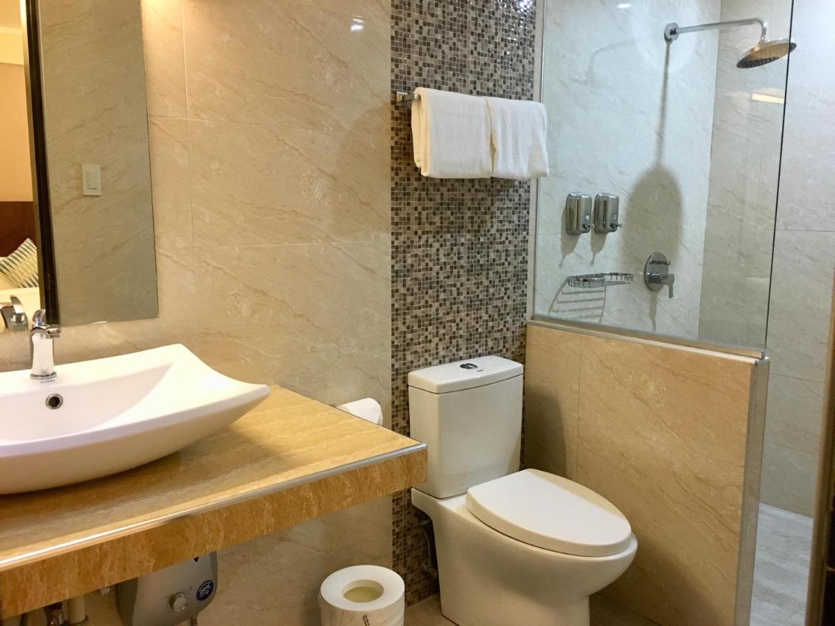 Eon Centennial Resort Hotel & Waterpark Iloilo Extérieur photo