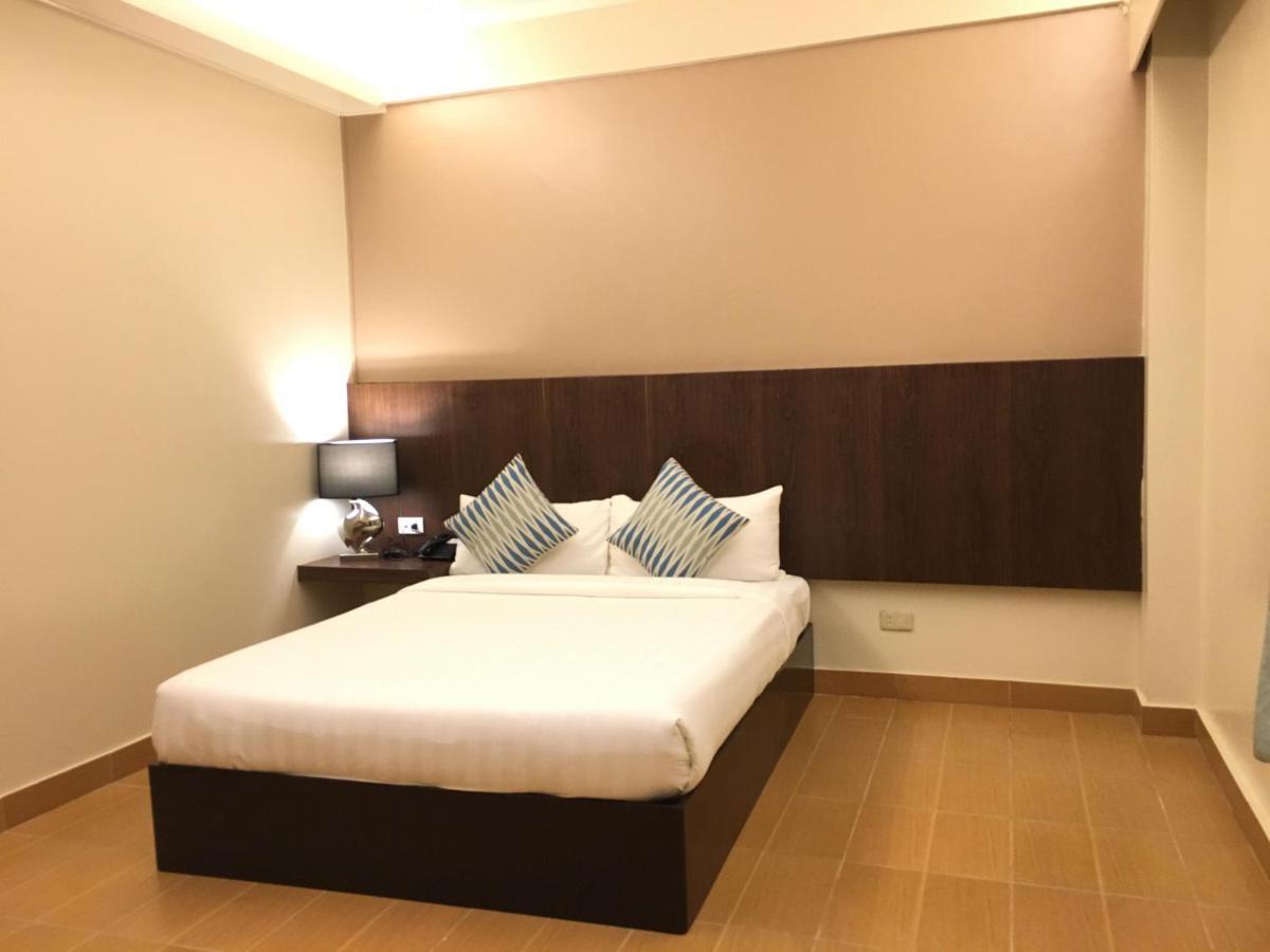 Eon Centennial Resort Hotel & Waterpark Iloilo Extérieur photo