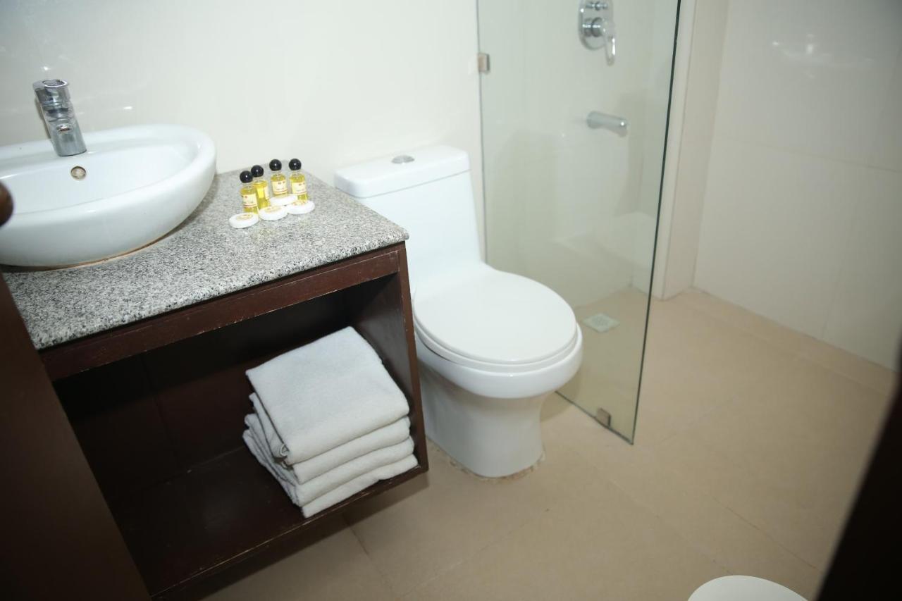 Eon Centennial Resort Hotel & Waterpark Iloilo Extérieur photo