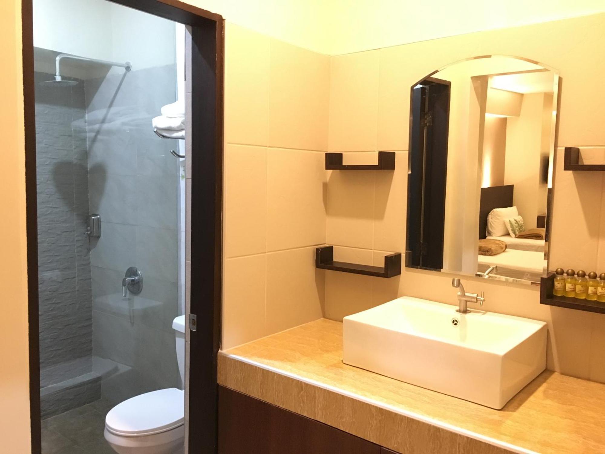 Eon Centennial Resort Hotel & Waterpark Iloilo Chambre photo