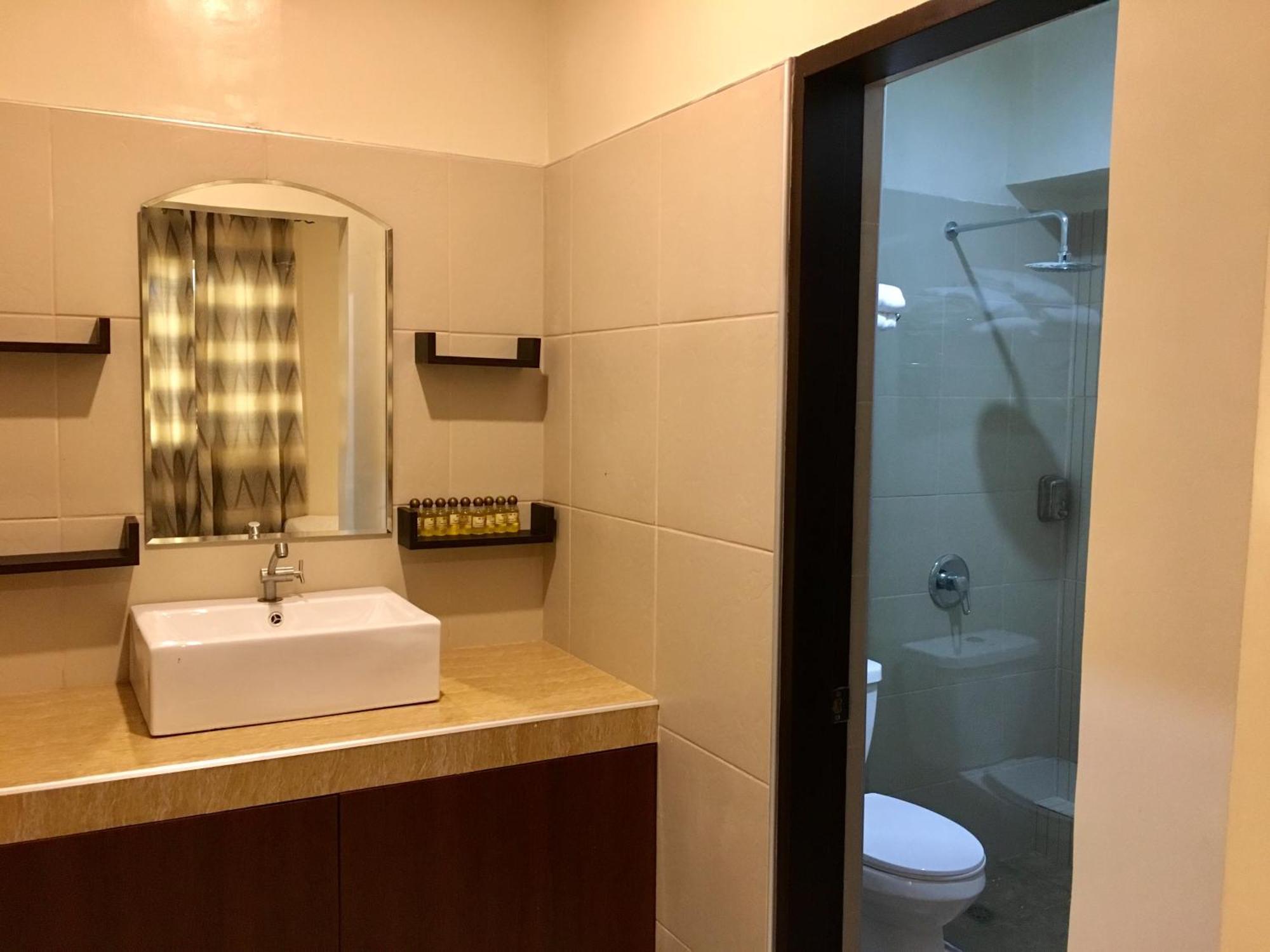 Eon Centennial Resort Hotel & Waterpark Iloilo Chambre photo