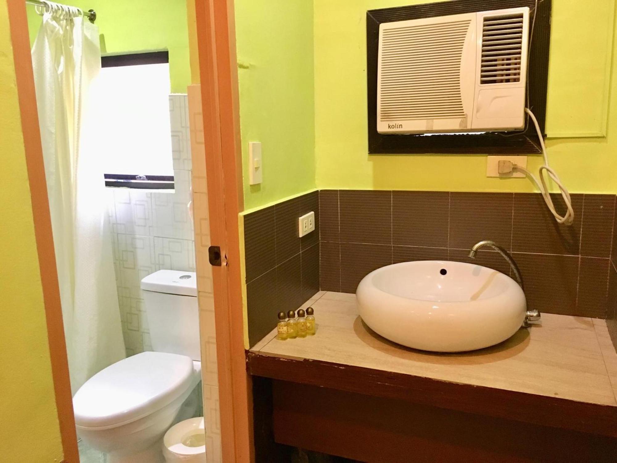 Eon Centennial Resort Hotel & Waterpark Iloilo Chambre photo